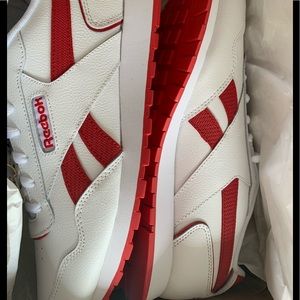 NWT Rebook classics Red and white